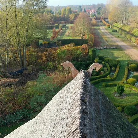 Historic Thatched House At Sparow Nossentiner Huette