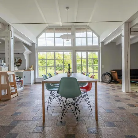 Historic Thatched House At Sparow *