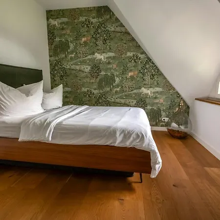 Historic Thatched House At Sparow *