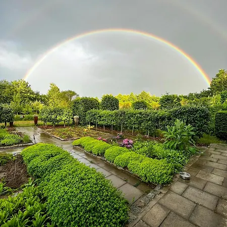 Historic Thatched House At Sparow *