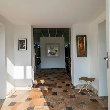 Дом отдыха Historic Thatched House At Sparow Nossentiner Huette