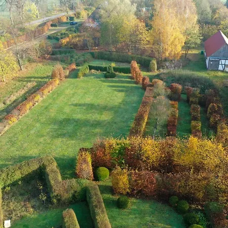 Дом отдыха Historic Thatched House At Sparow *