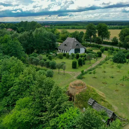 Historic Thatched House At Sparow Nossentiner Huette