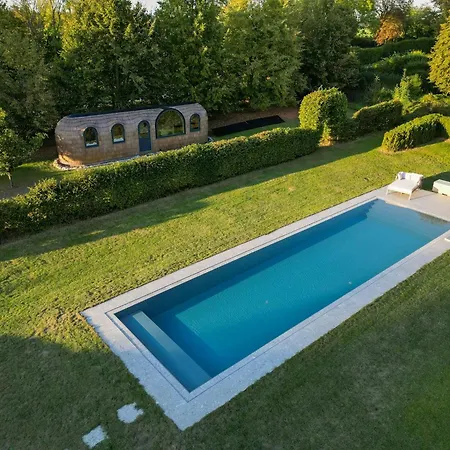 Historic Thatched House At Sparow Nossentiner Huette