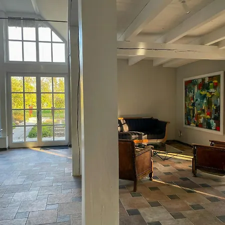 Дом отдыха Historic Thatched House At Sparow Nossentiner Huette