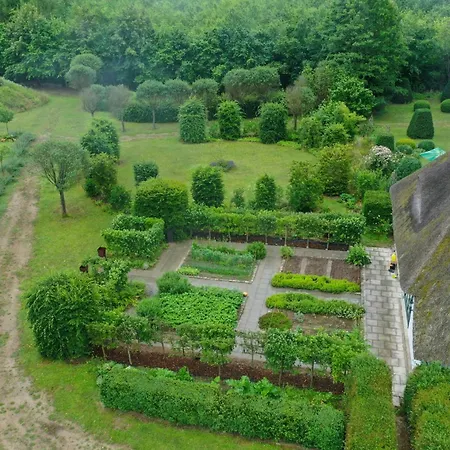 Historic Thatched House At Sparow Nossentiner Huette