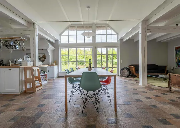 Historic Thatched House At Sparow *