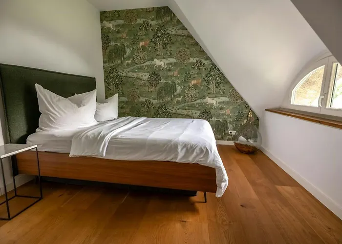 Historic Thatched House At Sparow *