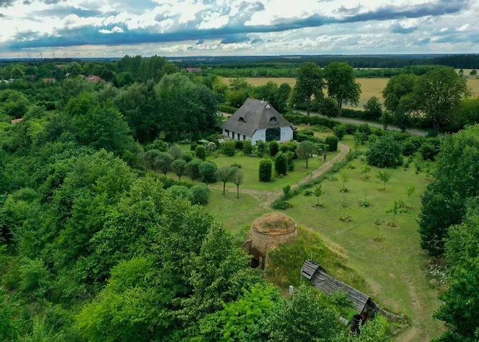 Historic Thatched House At Sparow Nossentiner Huette