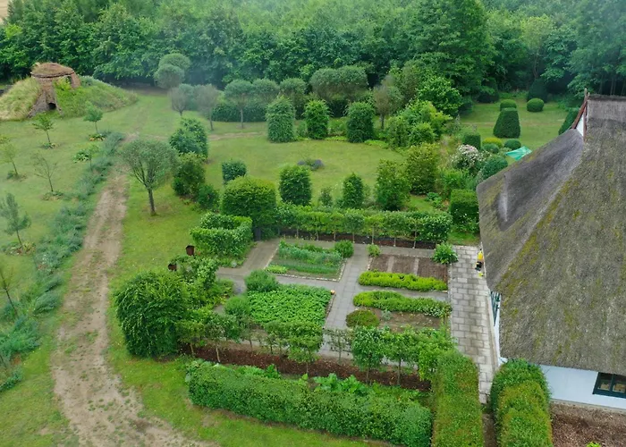 Historic Thatched House At Sparow Nossentiner Huette